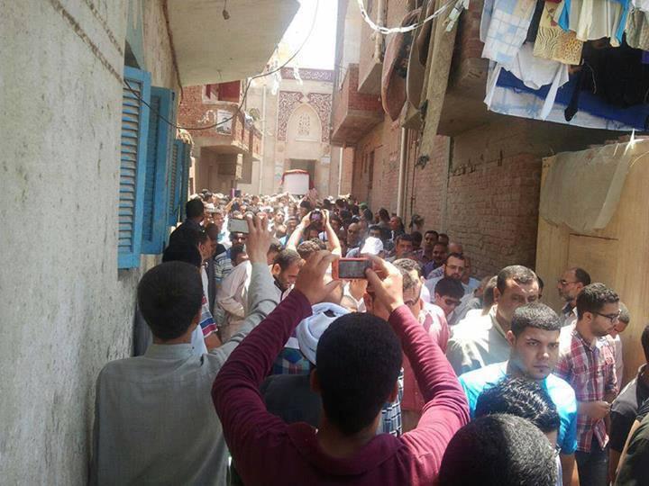 المئات يشيعون جنازة شهيد الإخوان بالشرقية