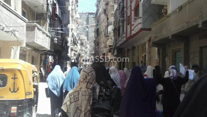 تظاهرة نسائية بالإسكندرية تحت شعار “عودوا إلى ثكناتكم”