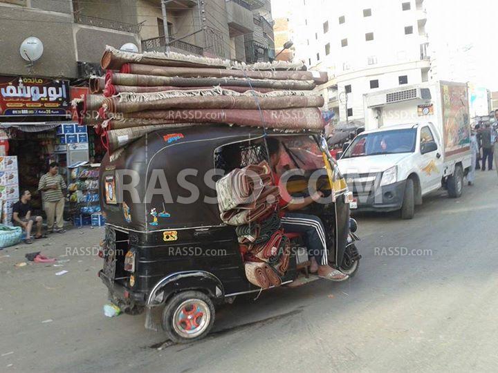 مابين التوكتوك وسائقه … أزمات ليس لها حل