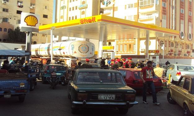 مصادر: الحكومة سترفع أسعار البنزين في ساعة متأخرة من اليوم