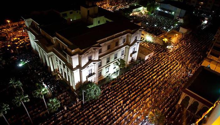 بعد مهزلة مائدة إفطار.. شباب سكندري يدعو أكبر صلاة تراويح