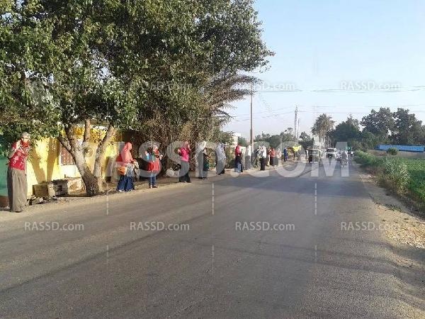 سلسلة بشرية بـ”البحيرة” مطالبة بالإفراج عن المعتقليين