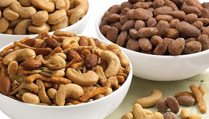 دراسة: المكسرات والفول السوداني يقللان من خطورة أسباب الوفاة