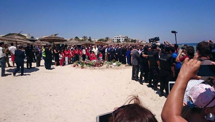 وزراء داخلية بريطانيا وألمانيا وفرنسا يصلون موقع هجوم “سوسة” التونسية