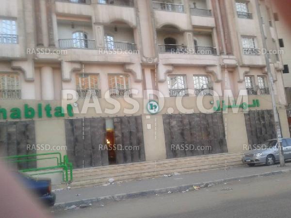 بناء بوابات حديديه أمام فنادق ومتاجر الهرم خوفا من البلطجية