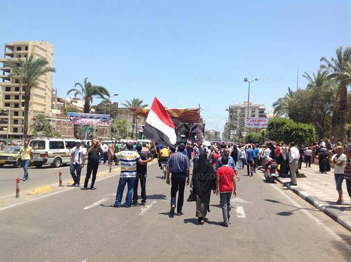 العشرات بميدان الشهداء ببورسعيد للمطالبه برحيل النظام