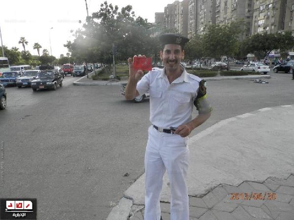 الشرطة ترفع الكروت الحمراء في تظاهرة لمعارضي مرسي بالعباسية