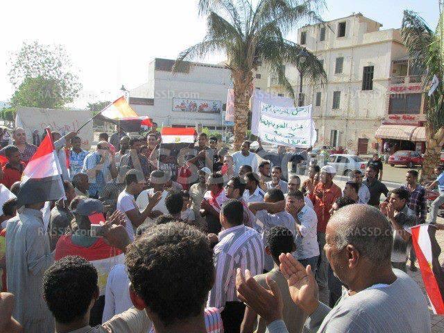 العشرات في أسوان يهتفون بإسقاط النظام