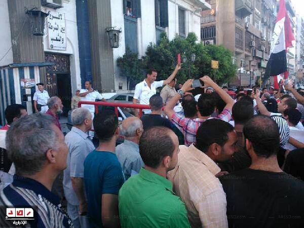 انطلاق مسيرة المعارضة ببورسعيد وانضمام ضابط شرطة لها