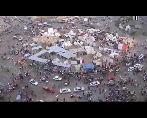 تناقص اعداد  المتظاهريين في التحرير وسط اغلاق الميدان