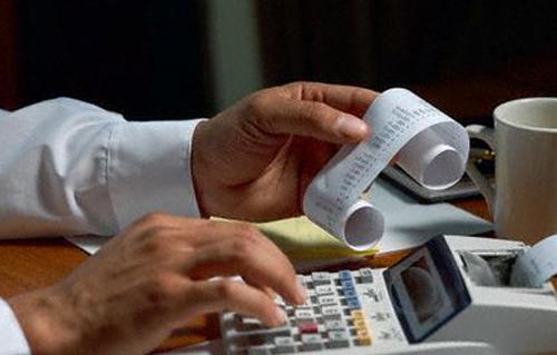 «القيمة المضافة» تشعل الأسعار.. وخبير: التضخم سيصل لمستويات قياسية