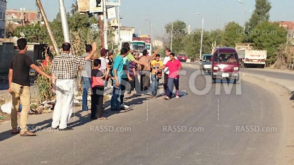 سلسلة بشرية بـ”البحيرة” رفضًا للانقلاب العسكري