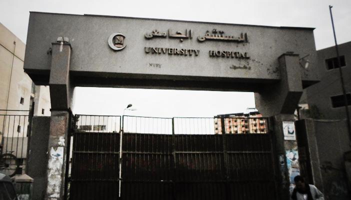 إضراب عدد من العاملين بمستشفى المنيا الجامعي احتجاجًا على وفاة زميلهم