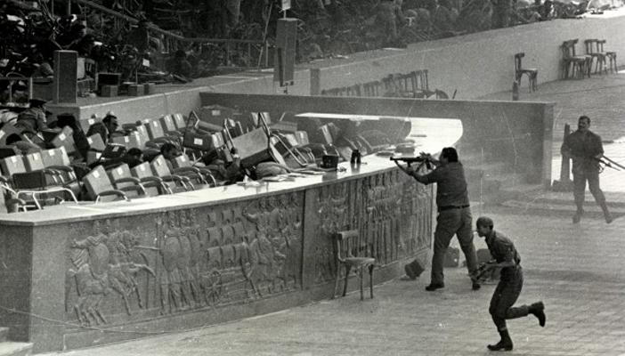 هآرتس: السيسي قد يلقى مصير السادات