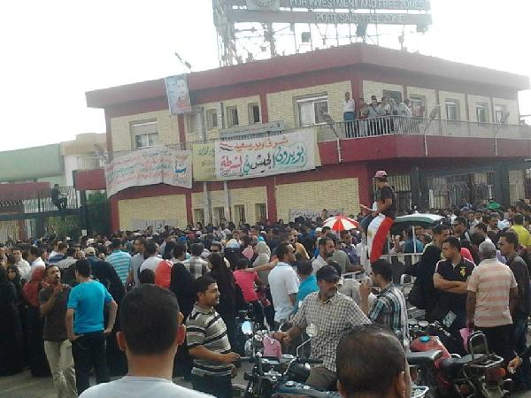 معارضو الرئيس يغلقون المنطقة الصناعية ببورسعيد