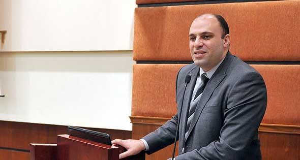 وزير الاستثمار: أنا مع الشرعية والرئيس لن يقبل بالديكتاتورية