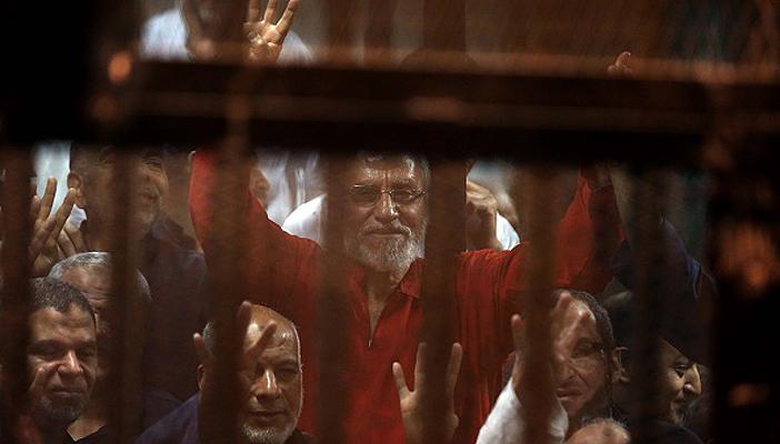 “ميدل ايست آي” تفند خرافات  دفعت معارضي الإخوان للانقلاب على مرسي