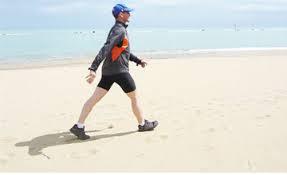 دراسة : المشى السريع يساعد على الحد من أعراض الشلل الرعاش