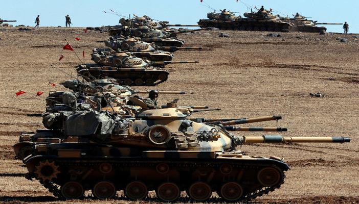 تركيا تحشد نصف قواتها البرية قرب الحدود السورية