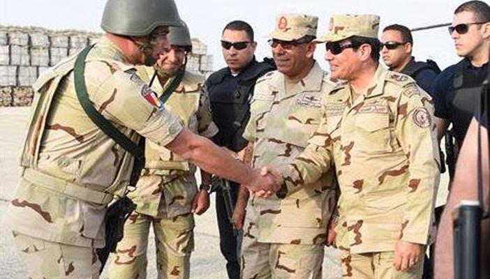 بعد عودته لزي “الجيش”عسكريون لـ”رصد”: السيسي فقد السيطرة على نفسه