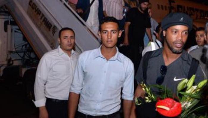 بالصور.. هدية غريبة من شيف مصري في انتظار «رونالدينيو»