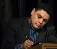 معتز عبد الفتاح يدعوالى استفتاء على بقاء او رحيل الرئيس