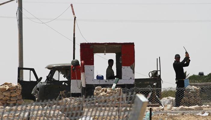 إصابة 4 مجندين جراء استهداف معسكر للجيش في سيناء