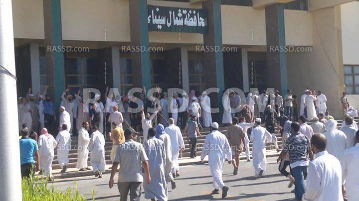 اقتحام مبنى محافظة شمال سيناء من قبل الأهالي تأييدا للشرعية