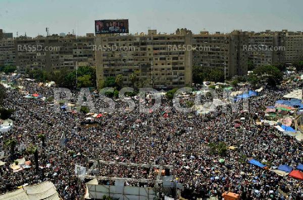 الملايين تشهد عقدين قران في “رابعة العدوية” و” التهضة”