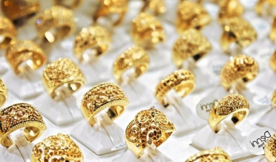 عقب انخفاضه 3 مرات خلال الأسبوع.. تعرف على سعر الذهب اليوم