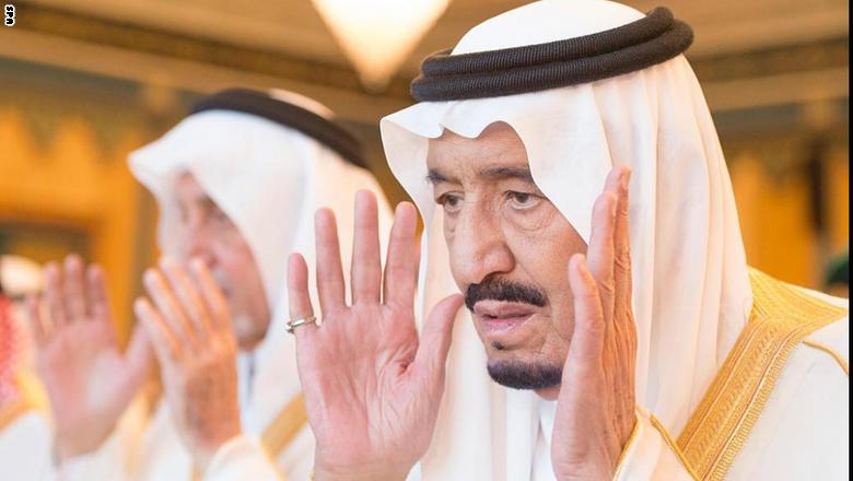 بحضور الملك سلمان.. خطيب العيد بالحرم المكي: ويل للداعشيين ومن وراءهم