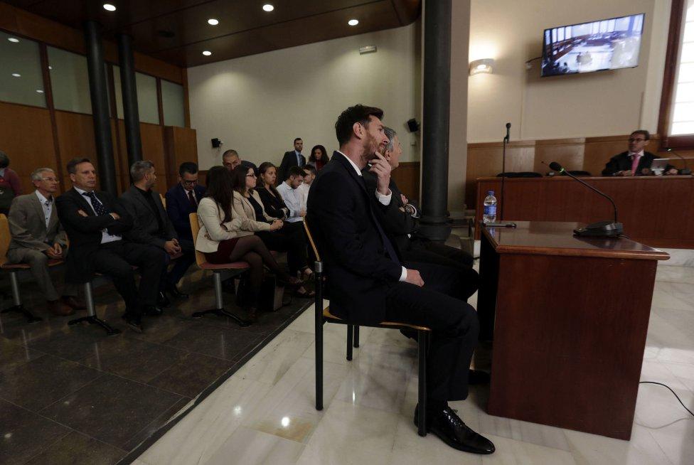 محكمة إسبانية تقضي بالسجن 21 شهرًا على “ميسي”