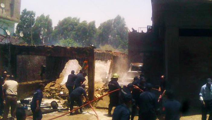 السيطرة على حريق مستودع للأنابيب بالسويس