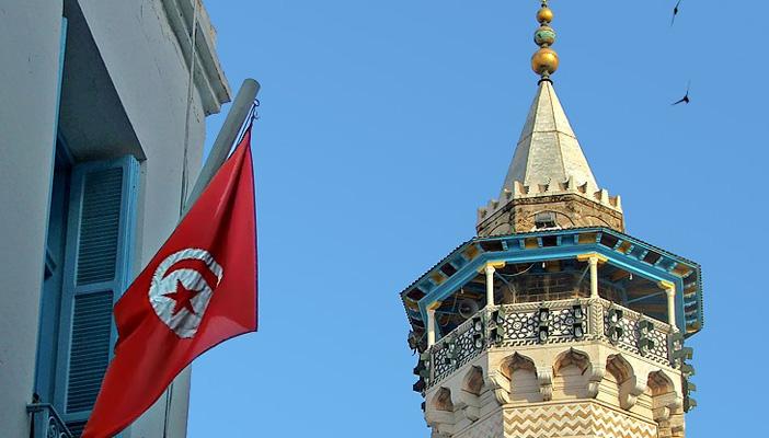 مطالبات بإعادة فتح مساجد في تونس اتهمتها الحكومة بالتطرف