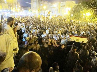 ميدان الساعة بقنا يعلن الاعتصام لحين عودة الرئيس