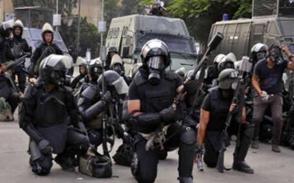 أمن الانقلاب يحاصر دمياط بعد مقتل ضابط بالجيش