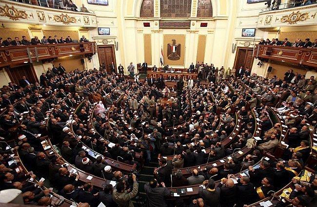 ارتباك داخلي بالتحالفات السياسية قبيل انتخابات برلمان العسكر