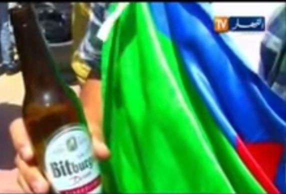 فيديو..علمانييون جزائريون يتظاهرون لشرب الخمر بنهار رمضان