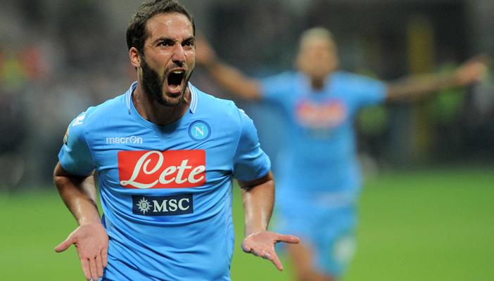 ماوريسيو ساري: “هيجواين” مستمر مع نابولي