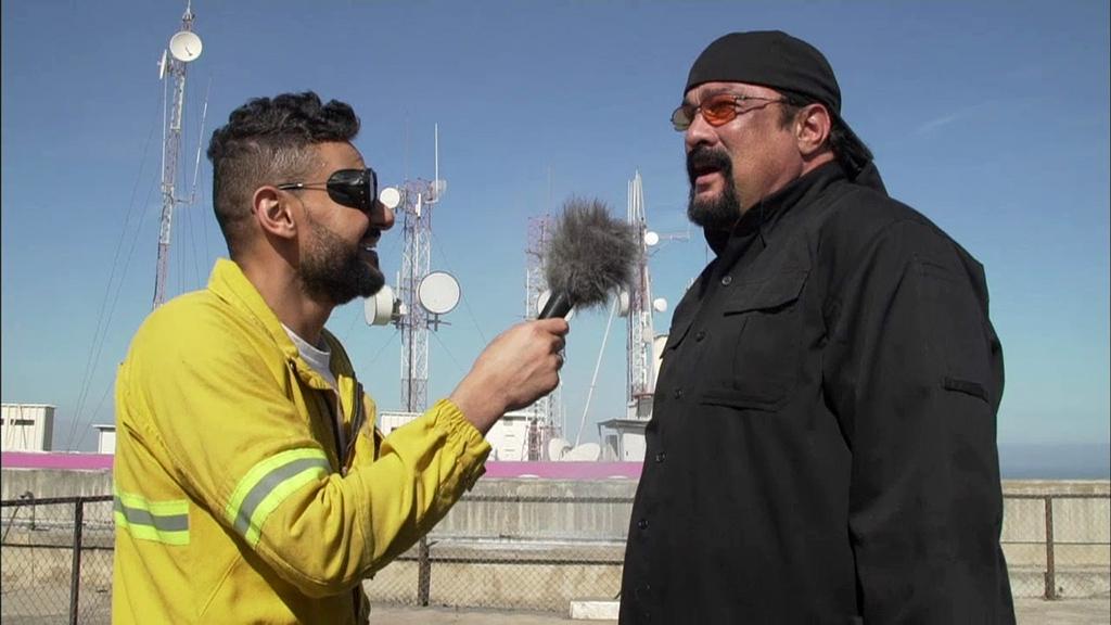 فنان أمريكي لرامز جلال: سأزور مصر بعد الانقلاب