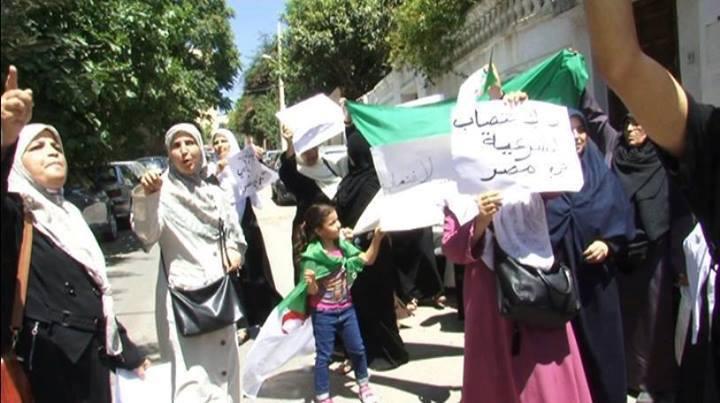 الشرطة الجزائرية تعتقل شباب أعلنوا تضامنهم مع الشرعية في مصر