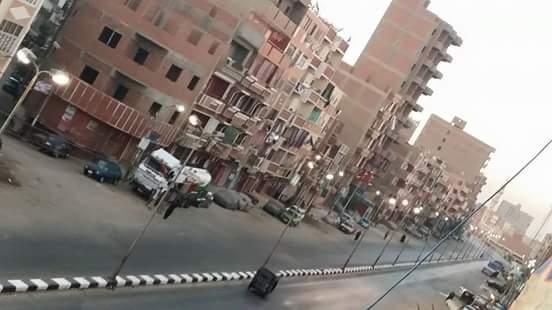 أعمدة الإنارة بطريق أسيوط- سوهاج مضاءة نهارًا والرد: “صيانة يا فندم”