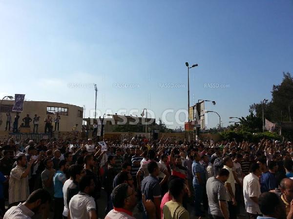 وقفة أمام استاد المنصورة لانتظار شهيد مجزرة الحرس