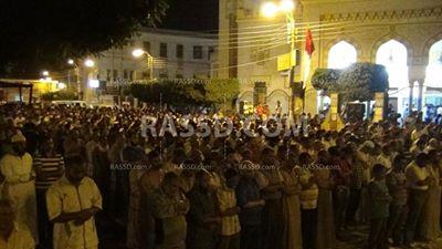 مؤيدو مرسي يصلون التروايح بميدان المديرية ببني سويف