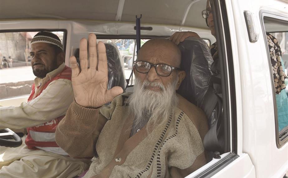 9 معلومات عن عبدالستار إيدهي أشهر فاعل خير في باكستان