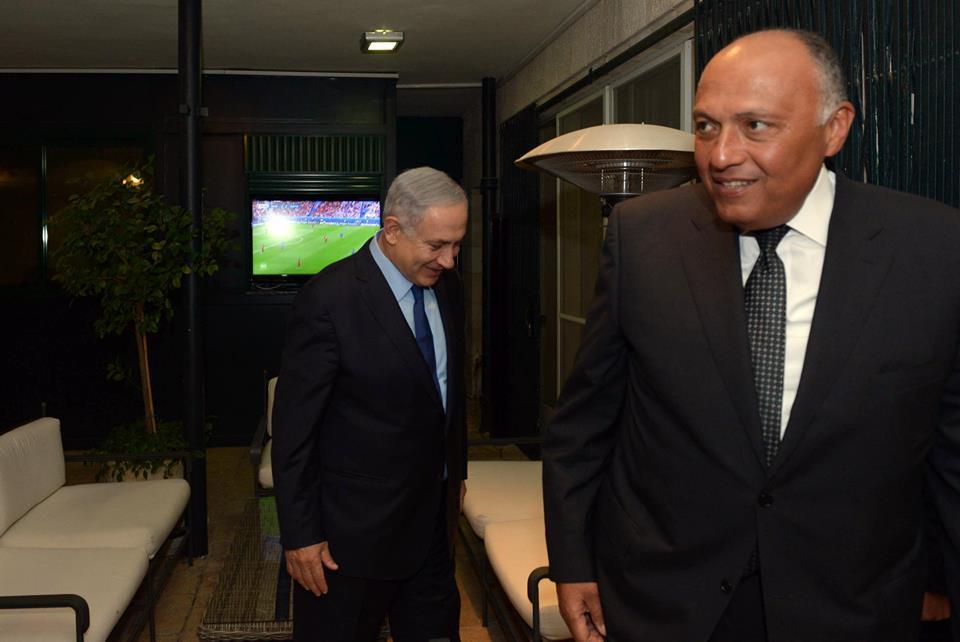 بالصور.. سامح شكري يشاهد نهائي اليورو مع نتنياهو