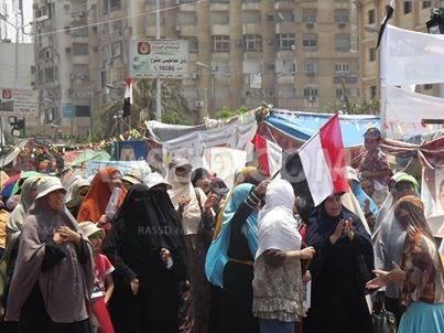 مسيرة نسائية برابعة تهتف ضد لميس الحديدي