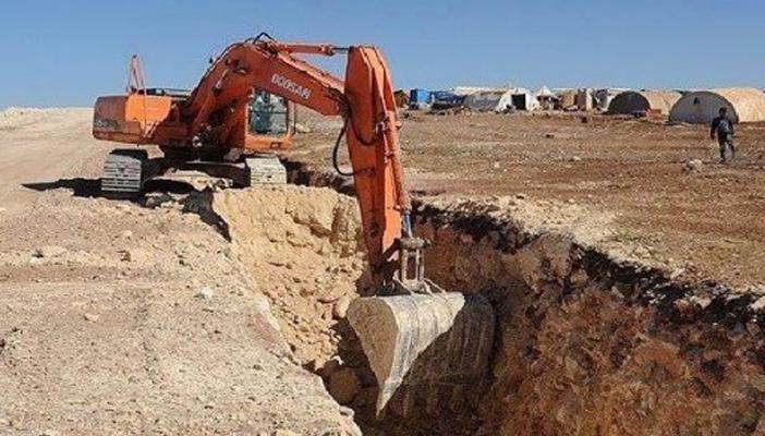 “تنظيم الدولة” يحفر خنادق حول “جرابلس” السورية