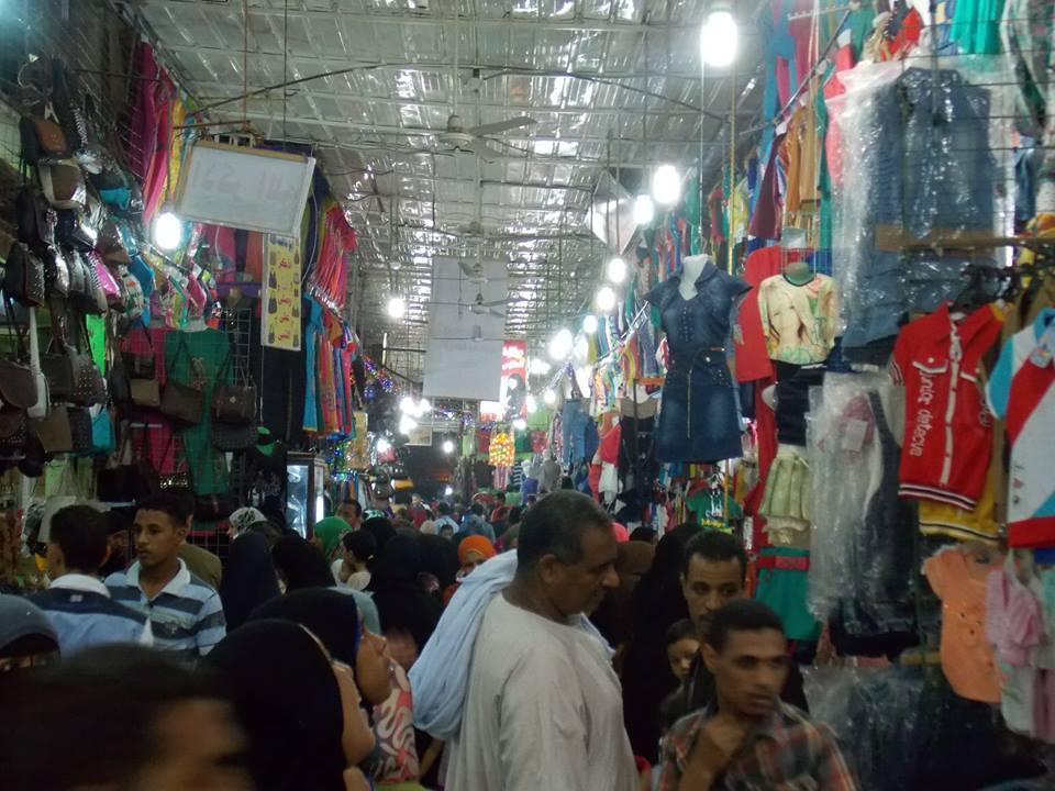 كسوة العيد..فرحة صعبة المنال في أسوان