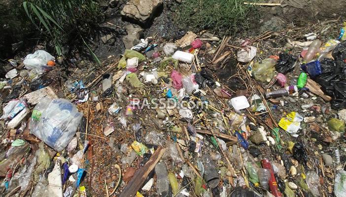 تلوث مياه ترع “إبشواي” باﻟﻔﻴﻮﻡ يهدد صحة المواطنين